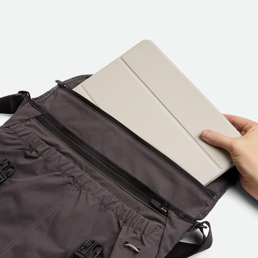Bellroy Cinch Messenger - 12L – Packsmart